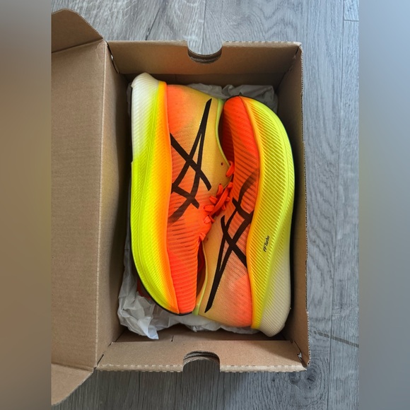 ASICS Women’s Metaspeed Sky - Picture 2 of 5